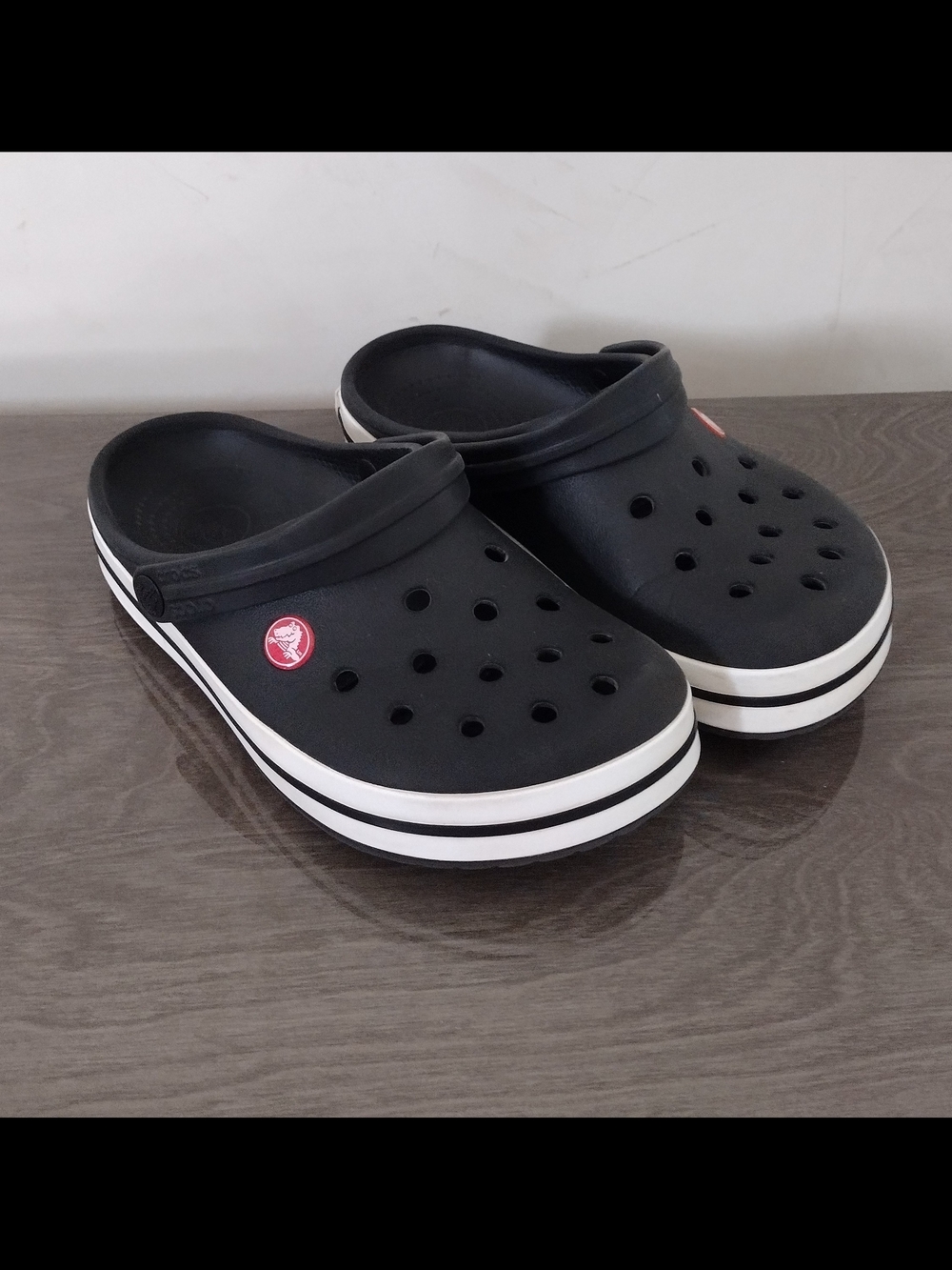 Black Clog Shoes with White Trim - Crocs Classic Comfort M 4 / W 6 - Picture 7 of 8
